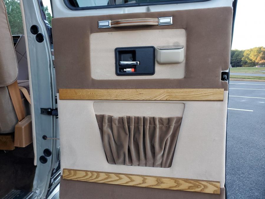 Детали интерьера Chevrolet G20 Conversion Van  (CG21305) 1988 года  (фото 208 из 257)